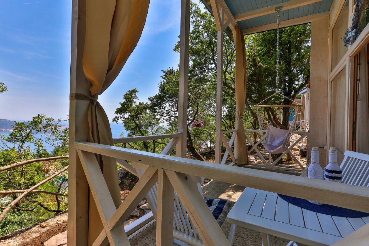 Tramontana Glamping Hotel Bar Exterior photo